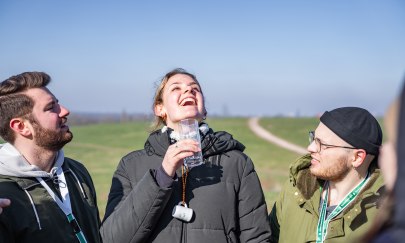 Beim Kohlfahrtspiel Gurgel-Challenge wird versucht, ein gegurgeltes Lied zu erraten.